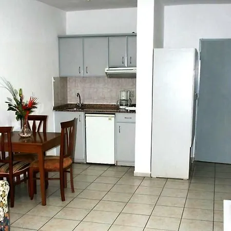 Ξενοδοχείο με διαμερίσματα Kleopatra Aytur 2*